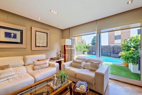 Villa de 3 dormitorios en venta en Vilanova i la Geltrú, Barcelona, Cataluña, Spain № 8495 - foto 11