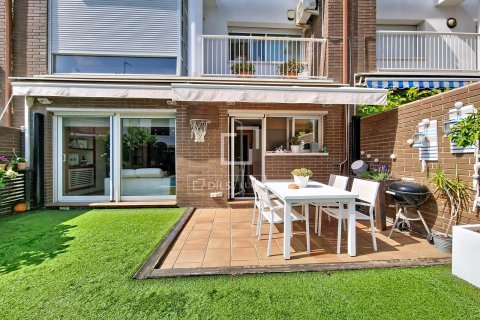 Villa de 3 dormitorios en venta en Vilanova i la Geltrú, Barcelona, Cataluña, Spain № 8495 - foto 17