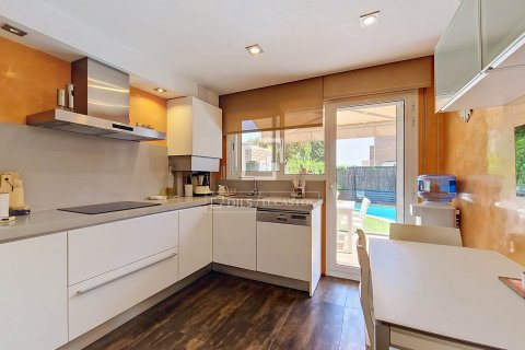 Villa de 3 dormitorios en venta en Vilanova i la Geltrú, Barcelona, Cataluña, Spain № 8495 - foto 14