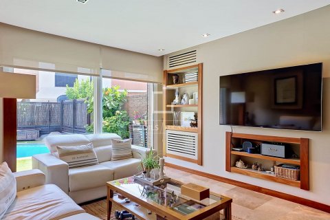 Villa de 3 dormitorios en venta en Vilanova i la Geltrú, Barcelona, Cataluña, Spain № 8495 - foto 12