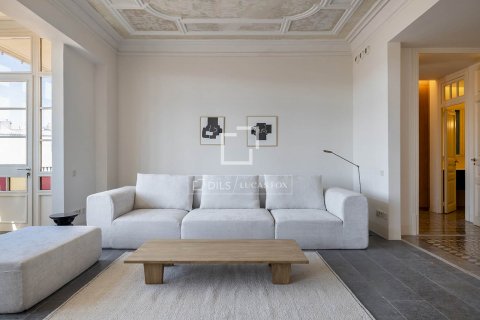 Купить квартиру в Барселона, Испания с 3 спальни, 184м², № 8496 - фото 3