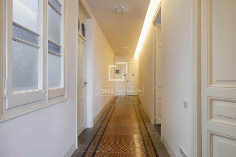 Купить квартиру в Барселона, Испания с 3 спальни, 184м², № 8496 - фото 24