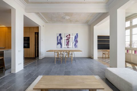 Apartamento de 3 dormitorios en venta en Barcelona, Cataluña, Spain № 8496