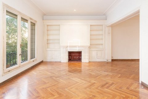 Apartamento de 5 dormitorios en venta en Barcelona, Cataluña, Spain № 8493
