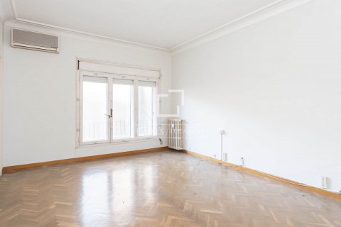 5 bedrooms apartment for sale in Barcelona, Catalonia, Spain № 8493 - photo 12