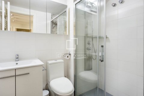 Ático de 2 dormitorios en venta en Barcelona, Cataluña, Spain № 8490 - foto 9