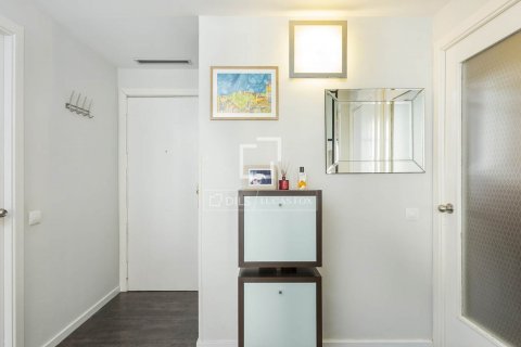Ático de 2 dormitorios en venta en Barcelona, Cataluña, Spain № 8490 - foto 25