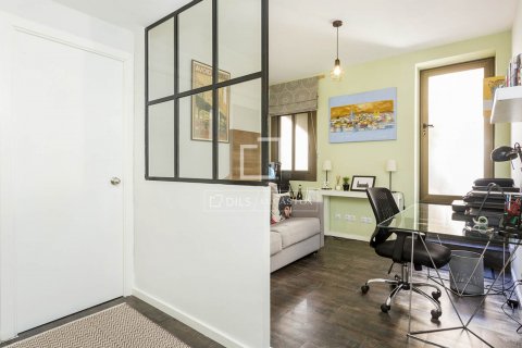 Ático de 2 dormitorios en venta en Barcelona, Cataluña, Spain № 8490 - foto 24