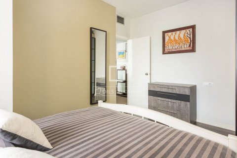 Ático de 2 dormitorios en venta en Barcelona, Cataluña, Spain № 8490 - foto 23