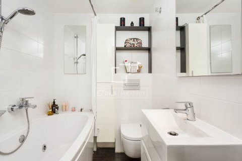 Ático de 2 dormitorios en venta en Barcelona, Cataluña, Spain № 8490 - foto 22