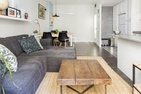 Ático de 2 dormitorios en venta en Barcelona, Cataluña, Spain № 8490 - foto 16