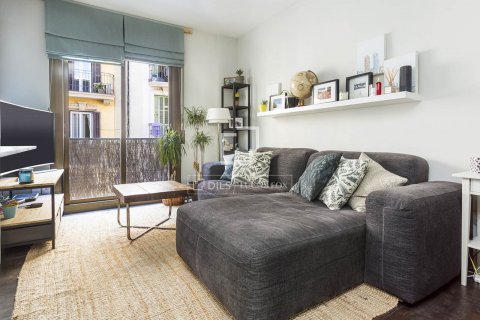 Ático de 2 dormitorios en venta en Barcelona, Cataluña, Spain № 8490 - foto 4