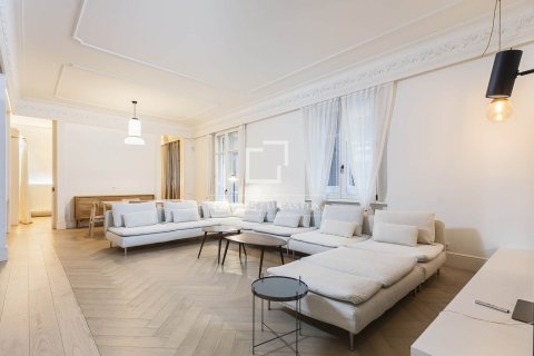 Apartamento de 4 dormitorios en venta en Barcelona, Cataluña, Spain № 4310