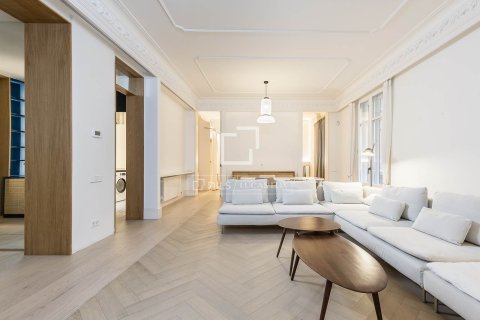 Купить квартиру в Барселона, Испания с 4 спальни, 253м², № 4310 - фото 2