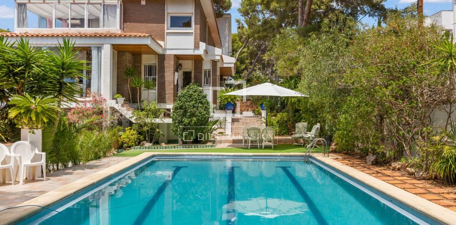 Villa de 5 dormitorios en venta en Castelldefels, Barcelona, Cataluña, Spain № 4308