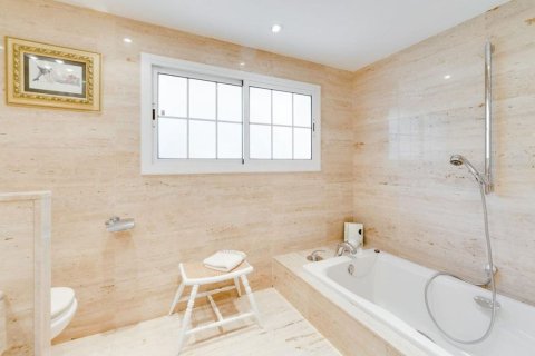 Сasa de 6 dormitorios en venta en Sant Cugat del Vallès, Barcelona, Cataluña, Spain № 6627 - foto 12