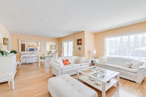 Сasa de 6 dormitorios en venta en Sant Cugat del Vallès, Barcelona, Cataluña, Spain № 6627 - foto 2