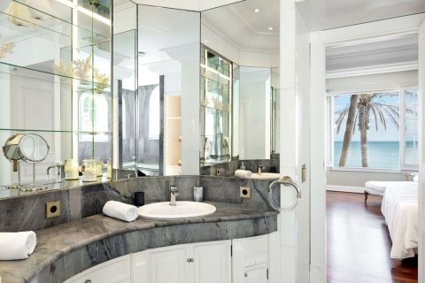 Сasa de 6 dormitorios en venta en Sitges, Barcelona, Cataluña, Spain № 6631 - foto 23