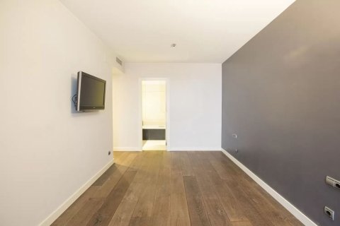 Apartamento de 3 dormitorios en venta en Barcelona, Cataluña, Spain № 6625 - foto 11