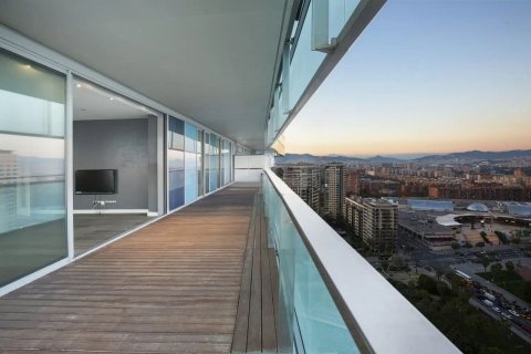 Apartamento de 3 dormitorios en venta en Barcelona, Cataluña, Spain № 6625 - foto 2