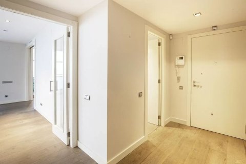 Apartamento de 3 dormitorios en venta en Barcelona, Cataluña, Spain № 6625 - foto 12
