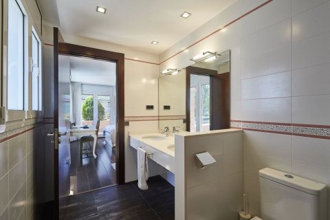 Сasa de 6 dormitorios en venta en Sant Cugat del Vallès, Barcelona, Cataluña, Spain № 6626 - foto 16