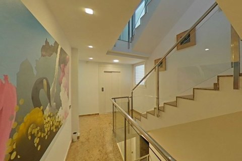 Сasa de 6 dormitorios en venta en Sant Cugat del Vallès, Barcelona, Cataluña, Spain № 6626 - foto 19
