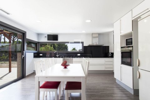 Villa de 3 dormitorios en venta en Sitges, Barcelona, Cataluña, Spain № 4441 - foto 2