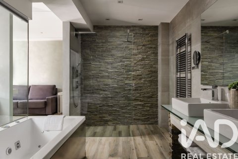 Propiedad comercial de 4716 m² en venta en Lérida, Cataluña, Spain № 4700 - foto 27