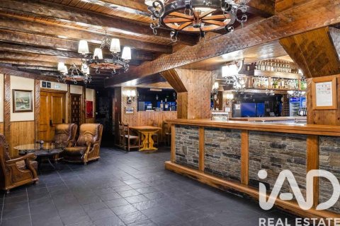 Propiedad comercial de 4716 m² en venta en Lérida, Cataluña, Spain № 4700 - foto 28