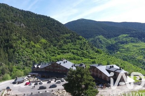 Propiedad comercial de 4716 m² en venta en Lérida, Cataluña, Spain № 4700 - foto 10