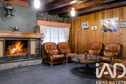 Propiedad comercial de 4716 m² en venta en Lérida, Cataluña, Spain № 4700 - foto 20