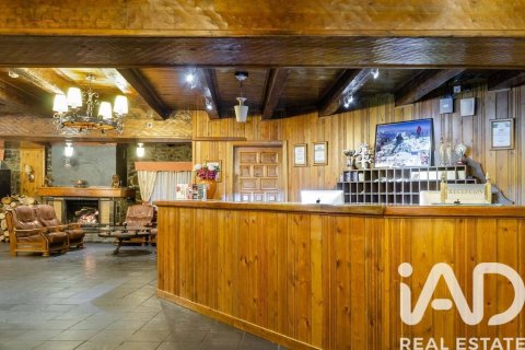 Propiedad comercial de 4716 m² en venta en Lérida, Cataluña, Spain № 4700 - foto 19