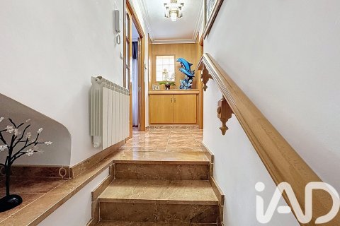 Casa adosada de 4 dormitorios en venta en Calafell, Tarragona, Cataluña, Spain № 4698 - foto 24