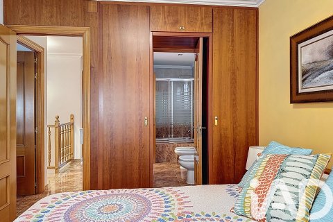 Casa adosada de 4 dormitorios en venta en Calafell, Tarragona, Cataluña, Spain № 4698 - foto 28