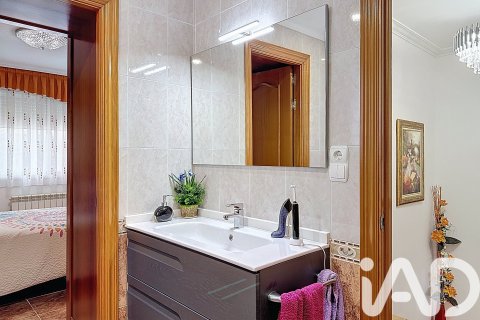Casa adosada de 4 dormitorios en venta en Calafell, Tarragona, Cataluña, Spain № 4698 - foto 29