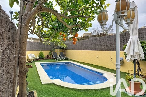 Casa adosada de 4 dormitorios en venta en Calafell, Tarragona, Cataluña, Spain № 4698 - foto 8