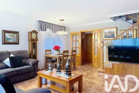 Casa adosada de 4 dormitorios en venta en Calafell, Tarragona, Cataluña, Spain № 4698 - foto 26