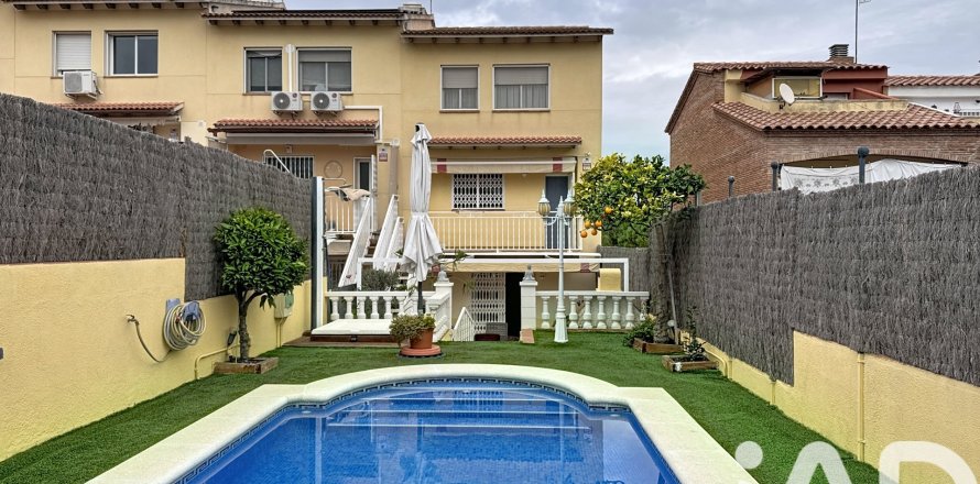 Casa adosada de 4 dormitorios en venta en Calafell, Tarragona, Cataluña, Spain № 4698