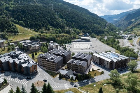 Apartamento de 3 dormitorios en venta en Principado De Andorra (Ninguna Poblacion Tiene C.P.), Lérida, Cataluña, Spain № 7798 - foto 8