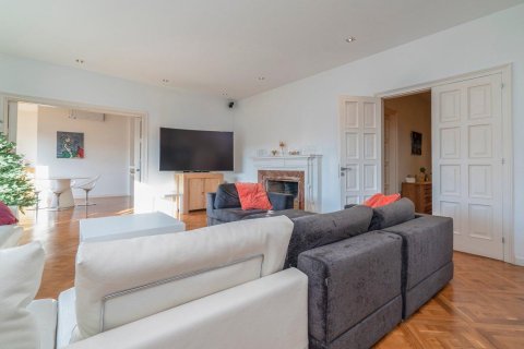 Apartamento de 7 dormitorios en venta en Barcelona, Cataluña, Spain № 1217 - foto 15