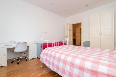 Apartamento de 7 dormitorios en venta en Barcelona, Cataluña, Spain № 1217 - foto 24