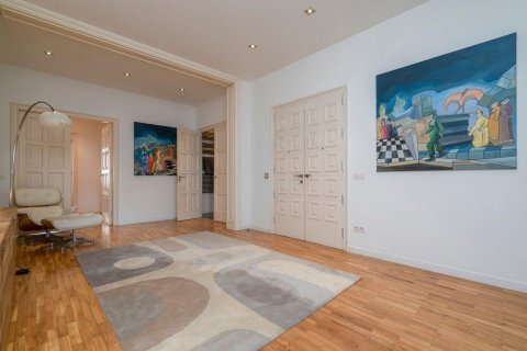 Apartamento de 7 dormitorios en venta en Barcelona, Cataluña, Spain № 1217 - foto 8