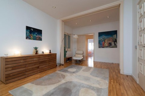 Apartamento de 7 dormitorios en venta en Barcelona, Cataluña, Spain № 1217 - foto 10