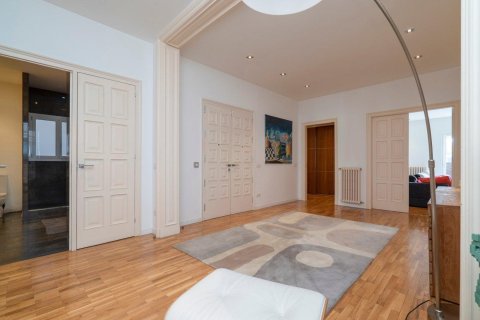 Apartamento de 7 dormitorios en venta en Barcelona, Cataluña, Spain № 1217 - foto 11