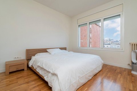 Apartamento de 7 dormitorios en venta en Barcelona, Cataluña, Spain № 1217 - foto 28
