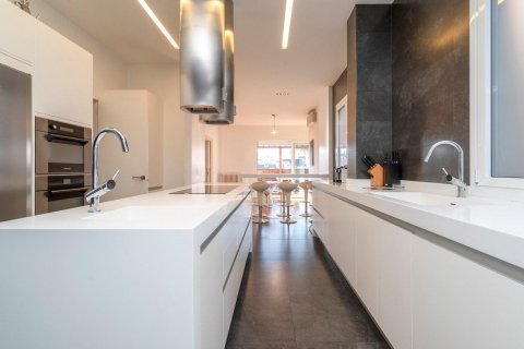 Apartamento de 7 dormitorios en venta en Barcelona, Cataluña, Spain № 1217 - foto 5