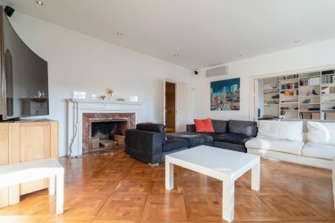 Apartamento de 7 dormitorios en venta en Barcelona, Cataluña, Spain № 1217 - foto 17