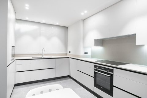 Apartamento de 3 dormitorios en venta en Barcelona, Cataluña, Spain № 1493 - foto 6