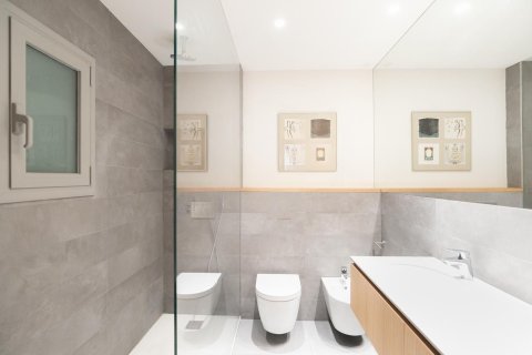 Apartamento de 3 dormitorios en venta en Barcelona, Cataluña, Spain № 1493 - foto 10